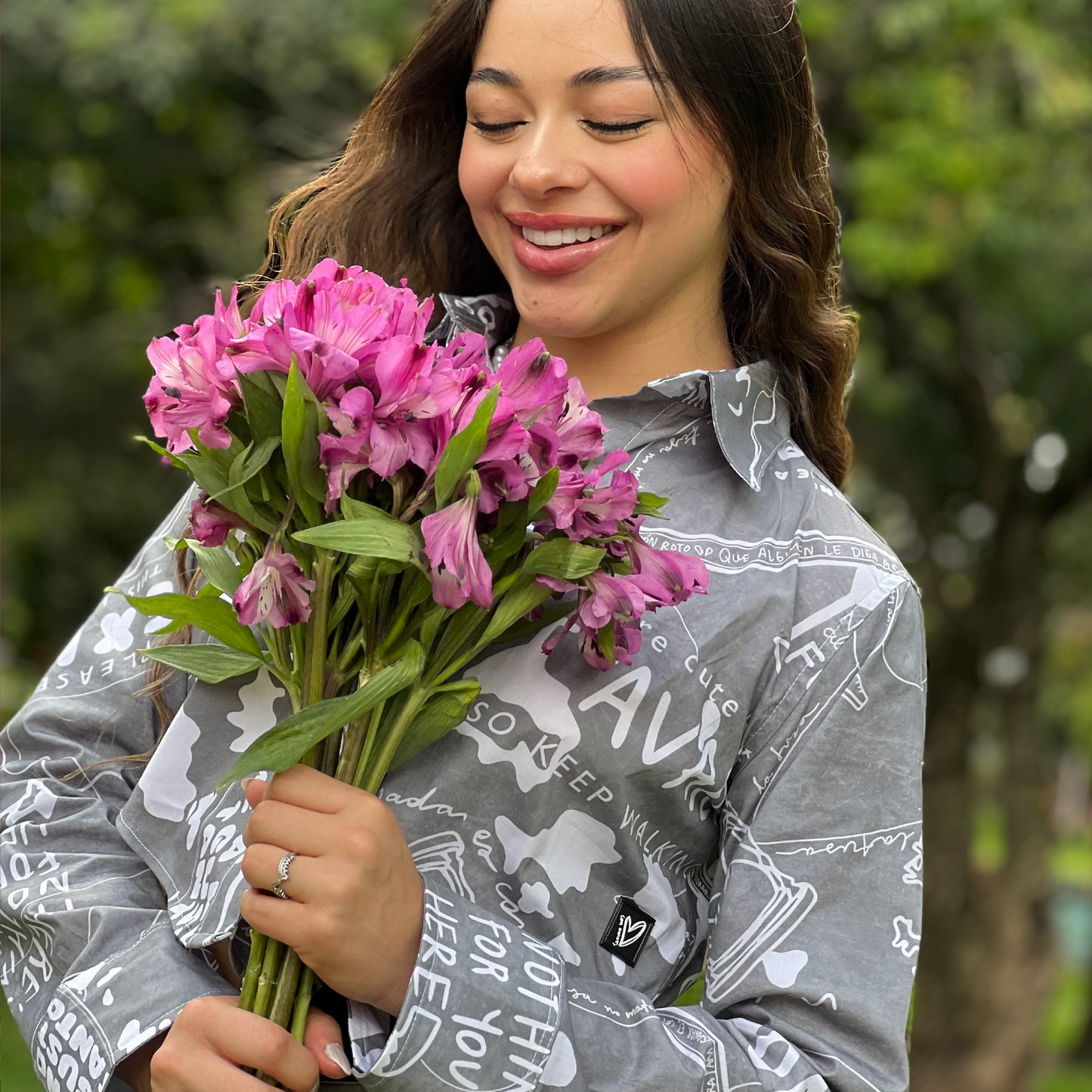 Crop top camisa tipo corsé gris grafito