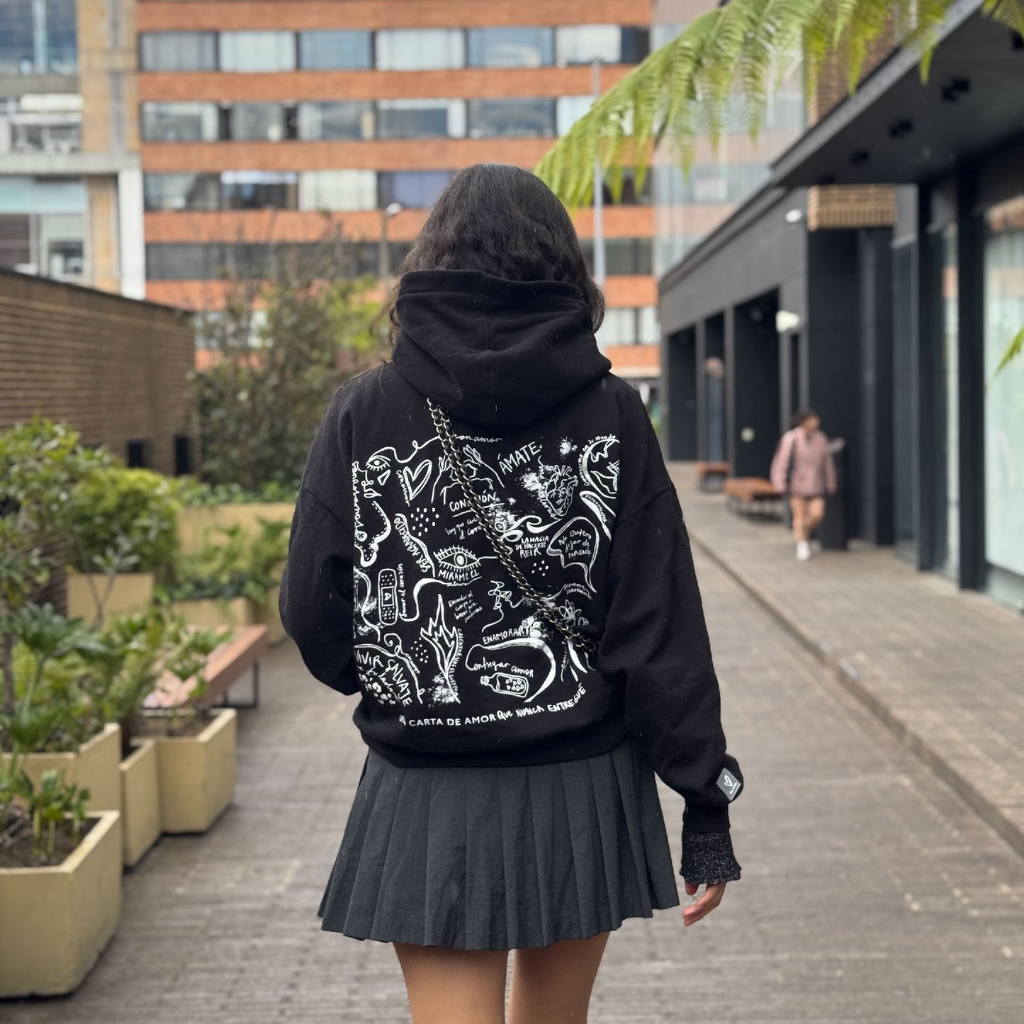 Sudadera con capucha negra