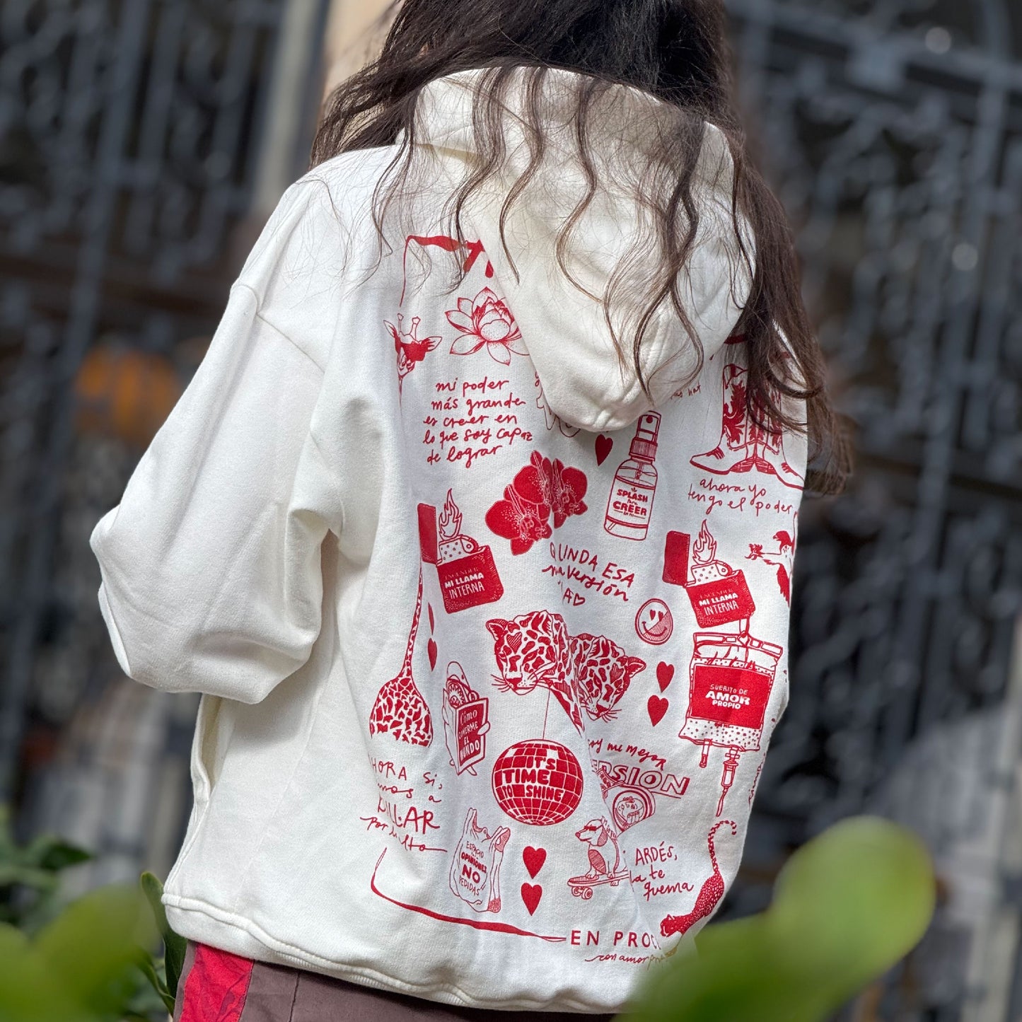Hoddie blanco con Rojo