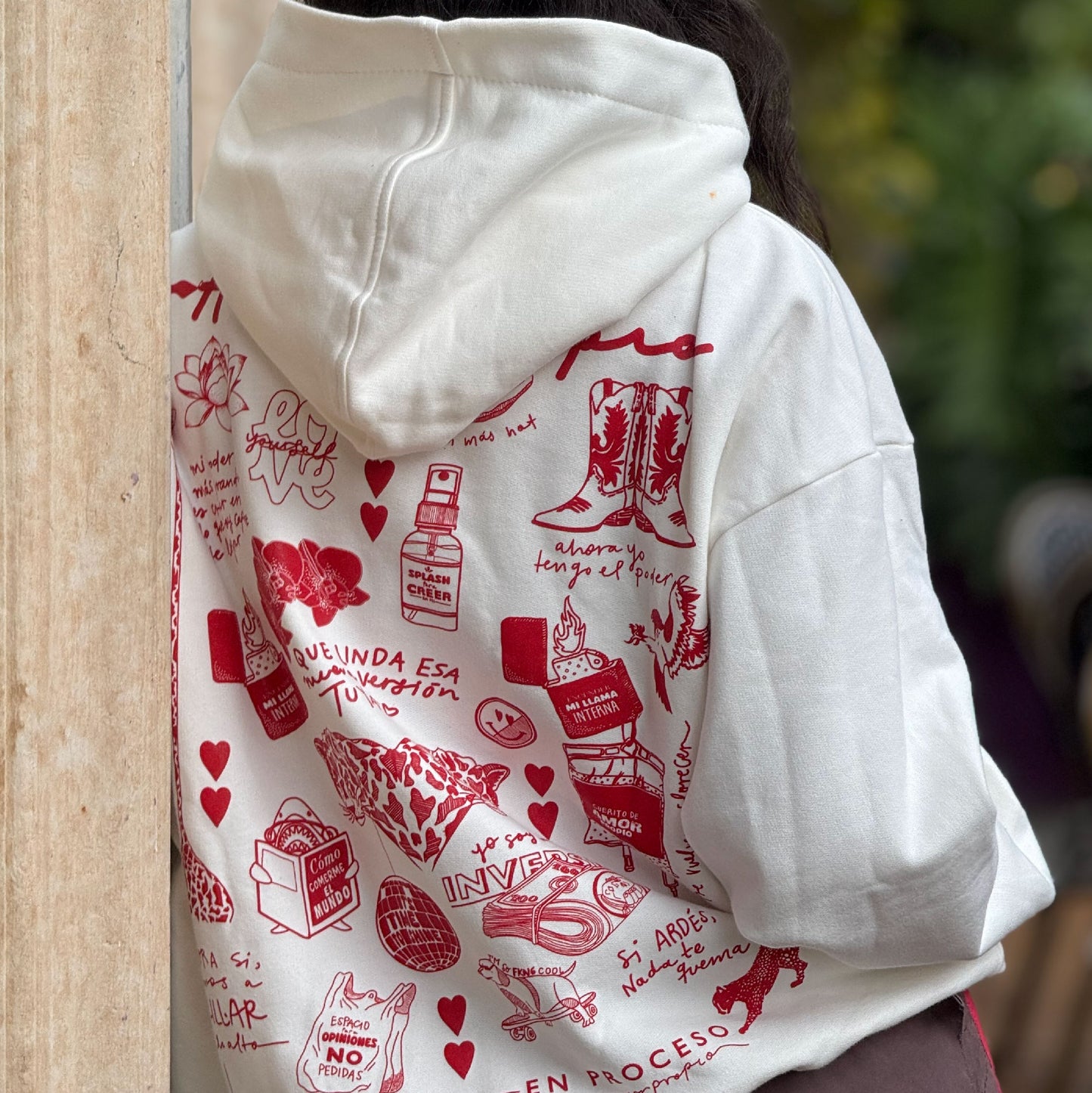 Hoddie blanco con Rojo