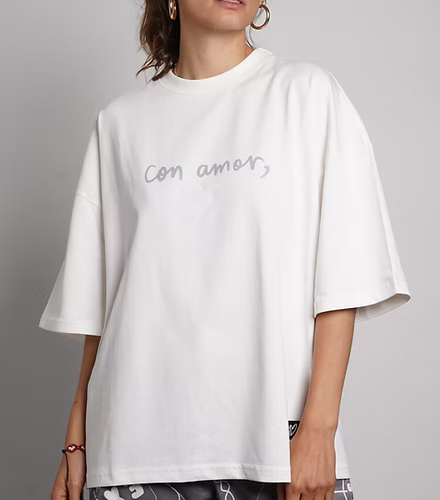 Camiseta oversize color crema estampado Gris