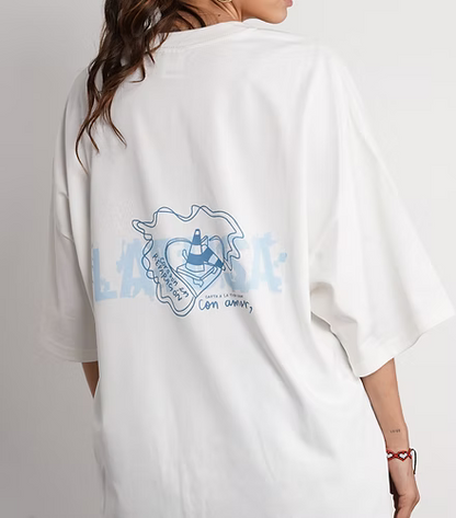 Camiseta Oversized color crema estampado azul