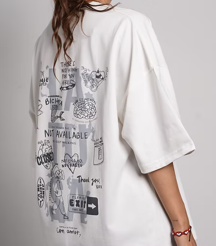 Camiseta oversize color crema estampado Gris