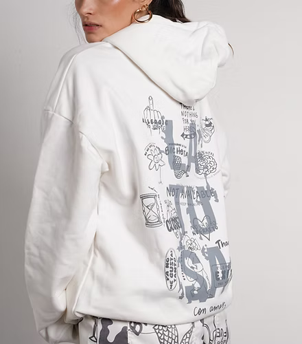 Hoddie color marfil con estampado Gris