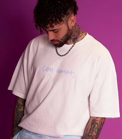 Camiseta Oversized color crema estampado azul