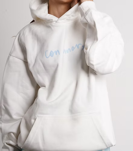 Hoddie color marfil con estampado Azul
