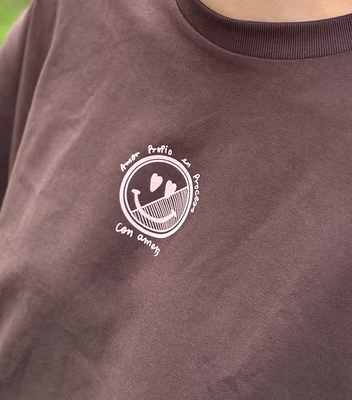 Camiseta amor propio café