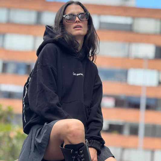 Sudadera con capucha negra